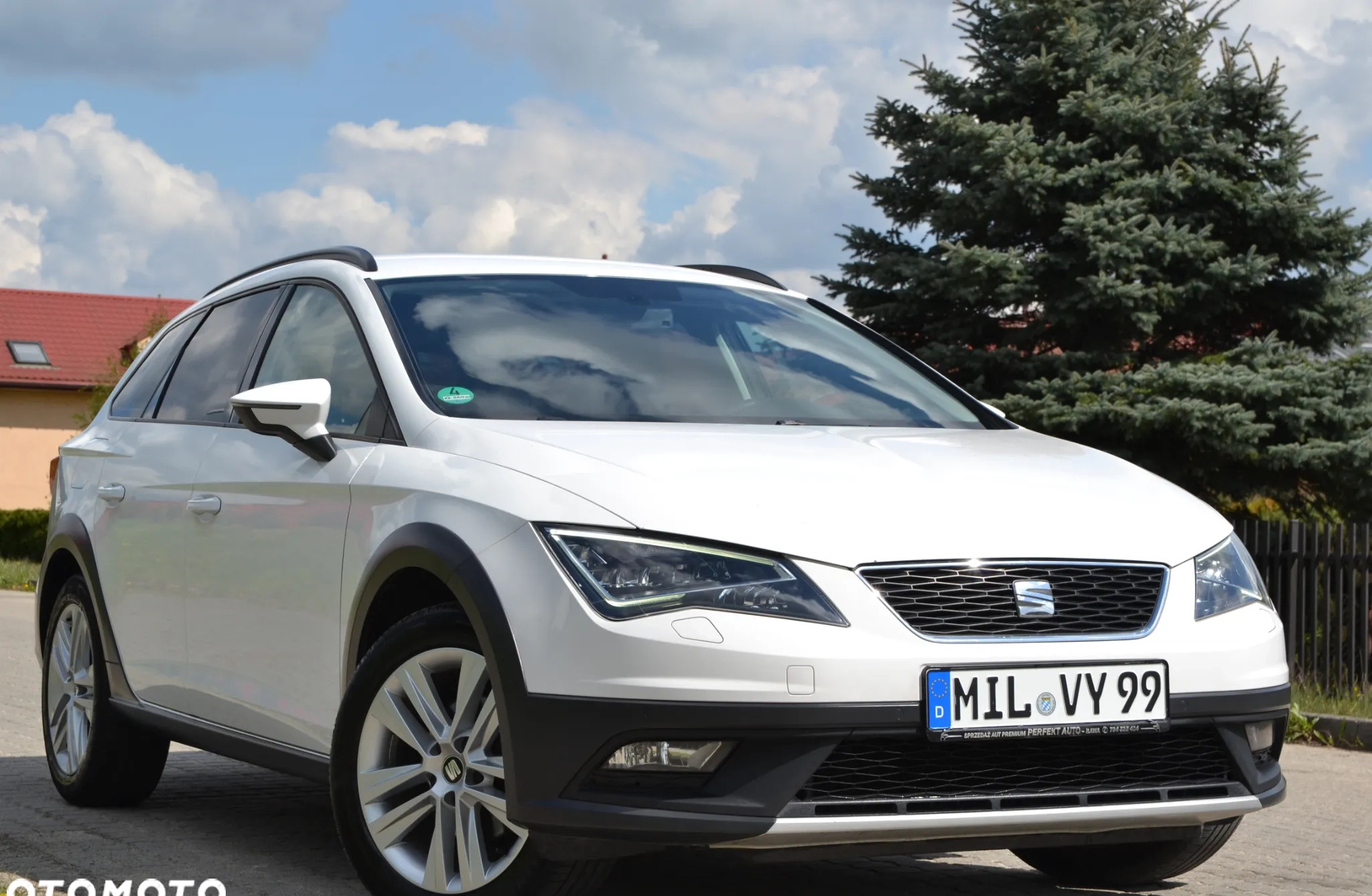 Seat Leon cena 58800 przebieg: 135404, rok produkcji 2015 z Iława małe 781